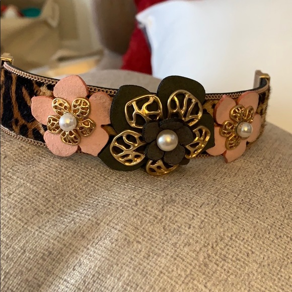 🐆 Mohair Bracelet with Faux Pearl Accents - Picture 3 of 8